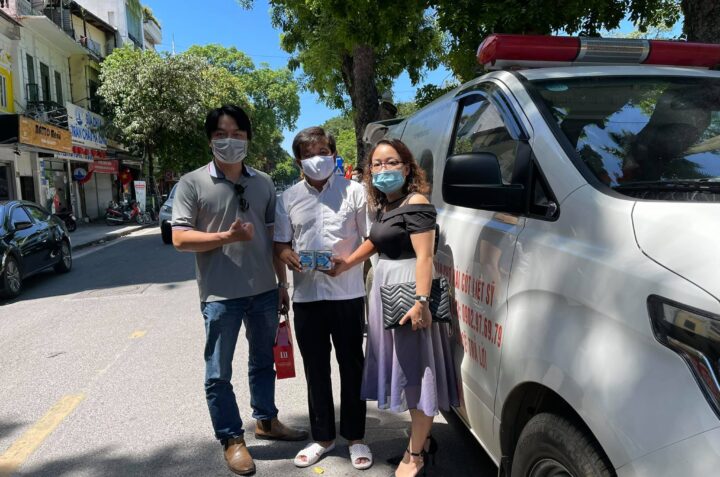 TẶNG SỮA CHO TRẺ EM VÙNG CAO